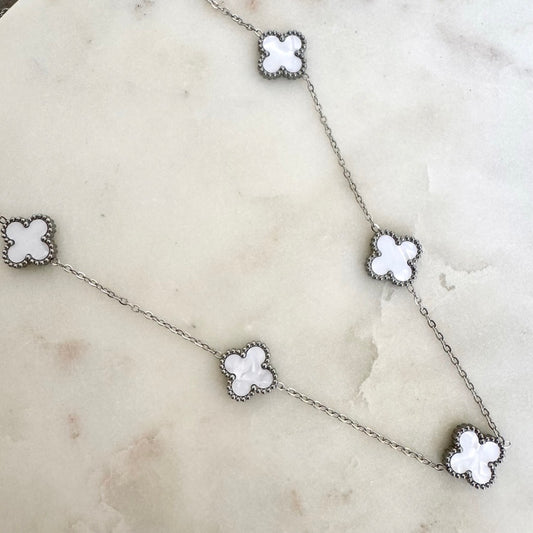 Collier Trèfle Maelya blanc argenté
