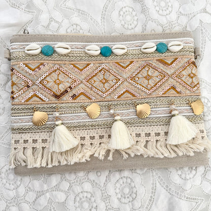 Pochette brodée