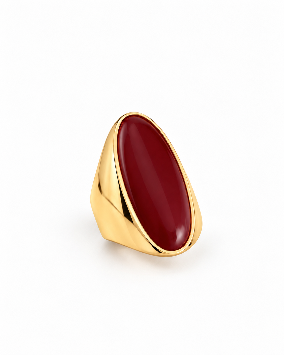 Bague dorée ovale rouge