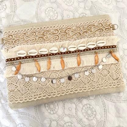 Pochette brodée