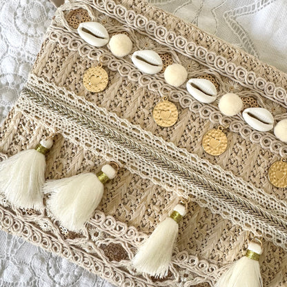 Pochette brodée