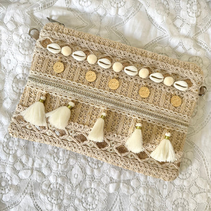 Pochette brodée