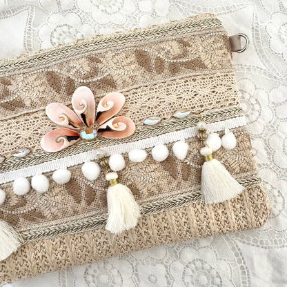 Pochette brodée