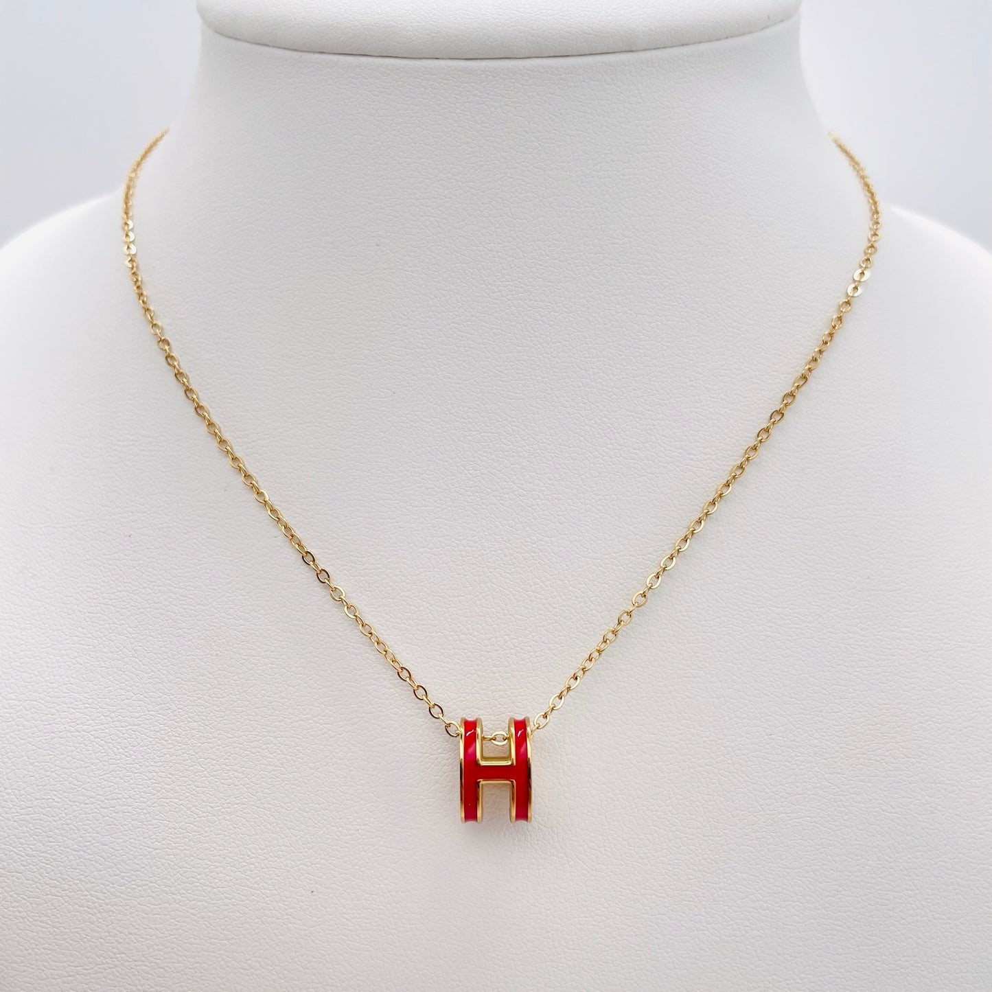 Collier H rouge