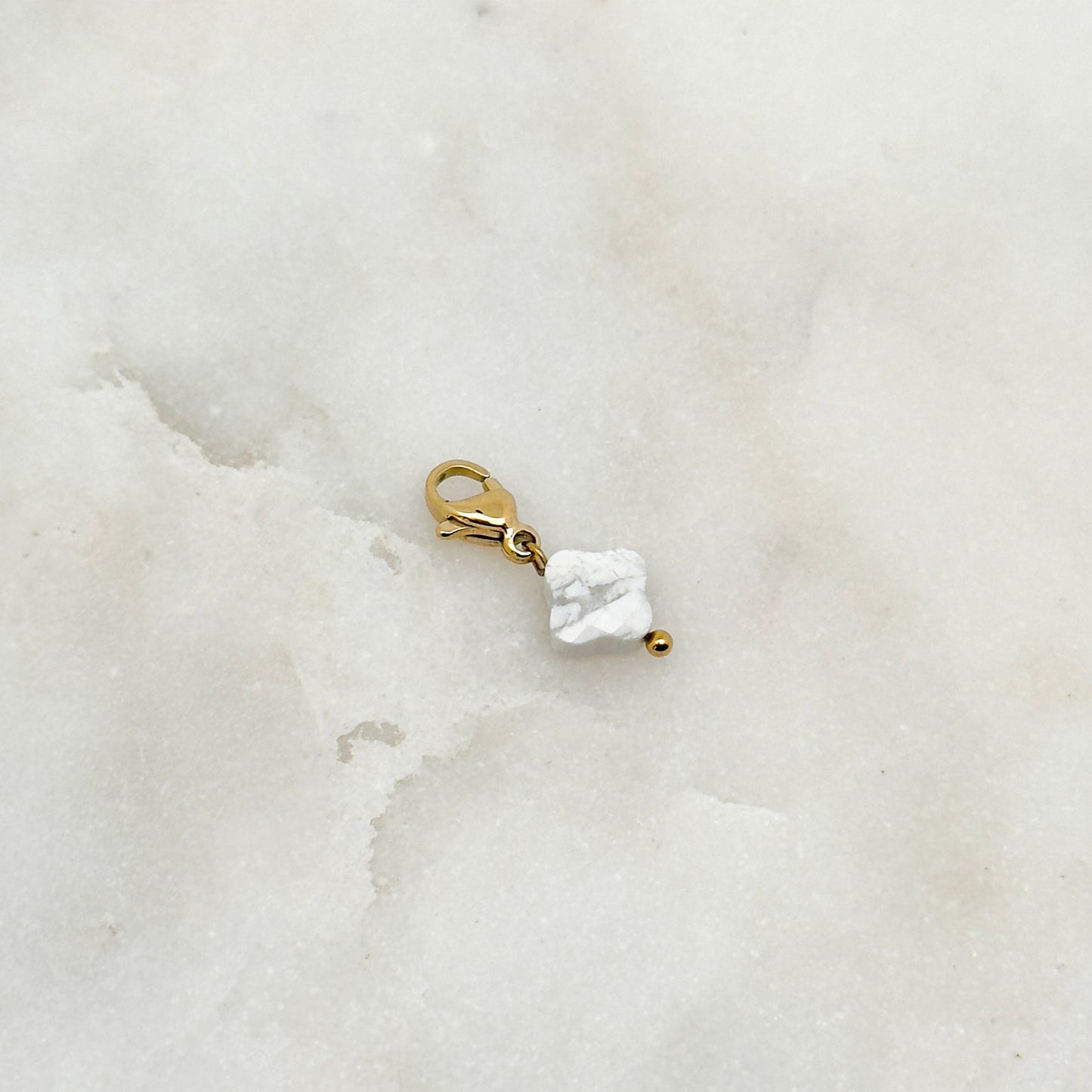 Charm Trèfle Blanc Howlite