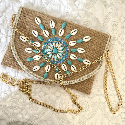 Pochette brodée