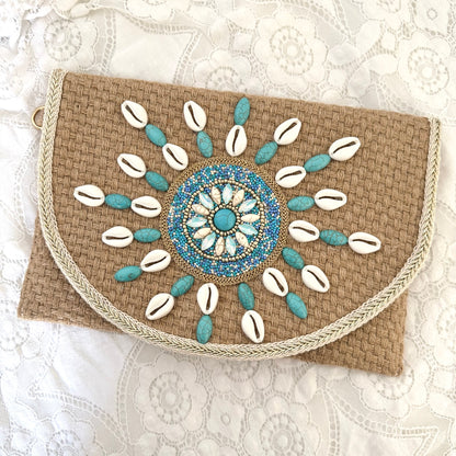 Pochette brodée