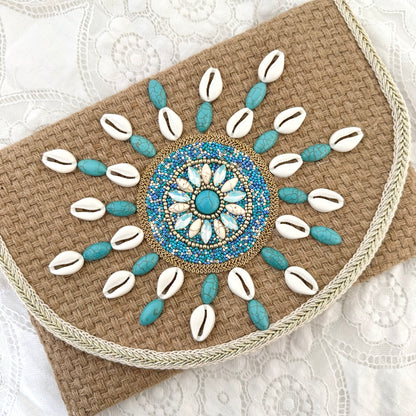 Pochette brodée