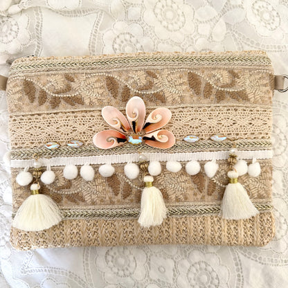 Pochette brodée