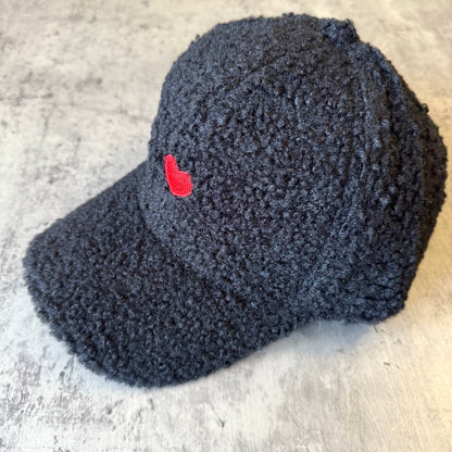 Casquette Teddy Femme en Moumoute avec Cœur Noir