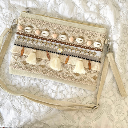 Pochette brodée