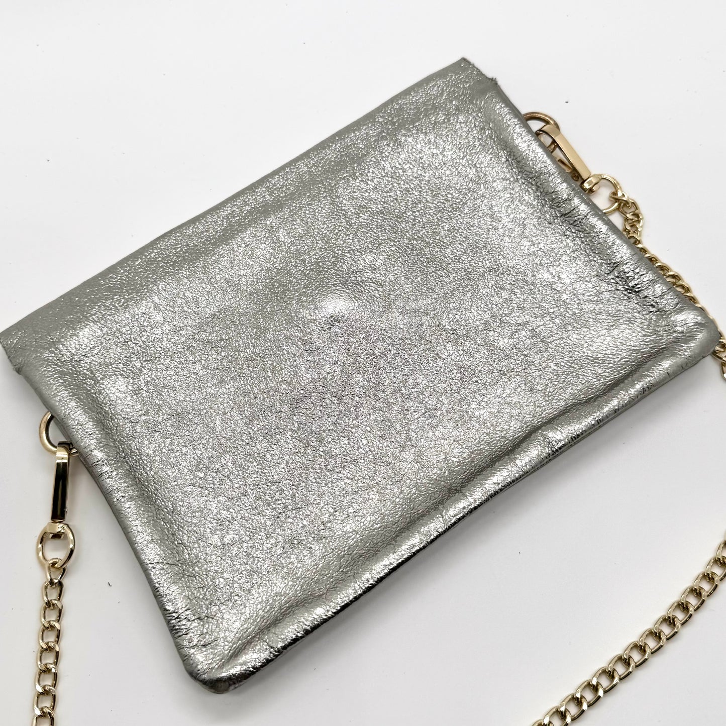 Sac Pochette en cuir véritable irisé argenté foncé