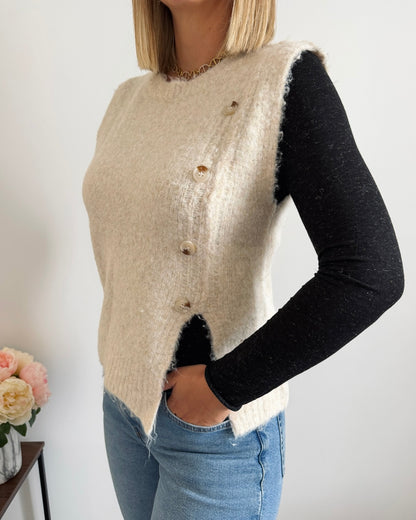 Pull sans manches boutons beige