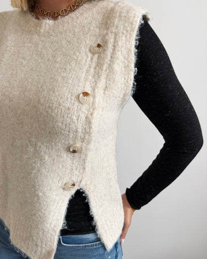 Pull sans manches boutons beige