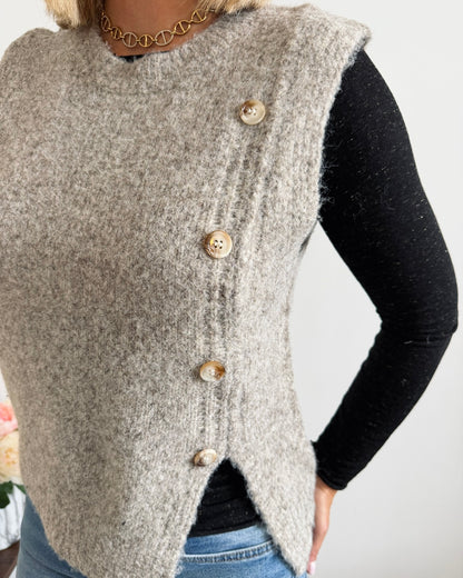Pull sans manches boutons taupe