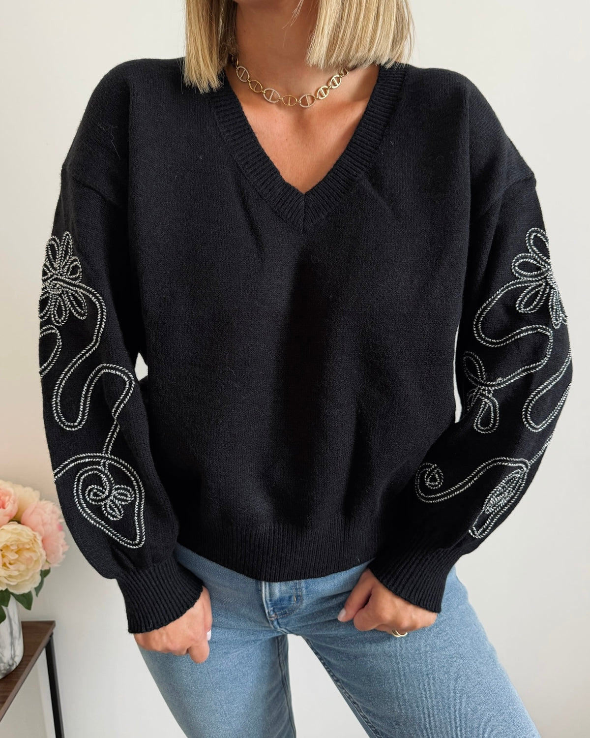 Pull manches brodé noir