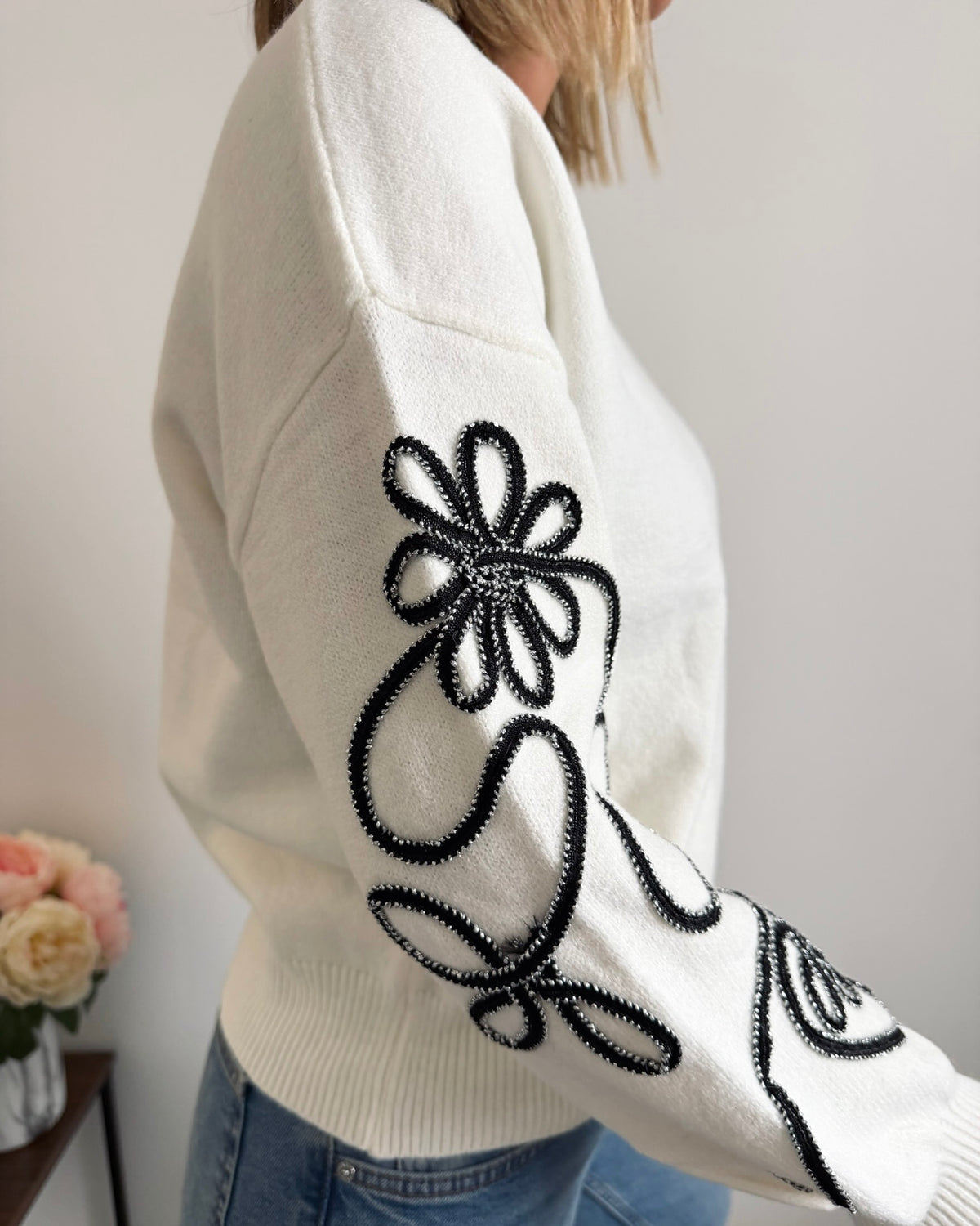 Pull manches brodé blanc