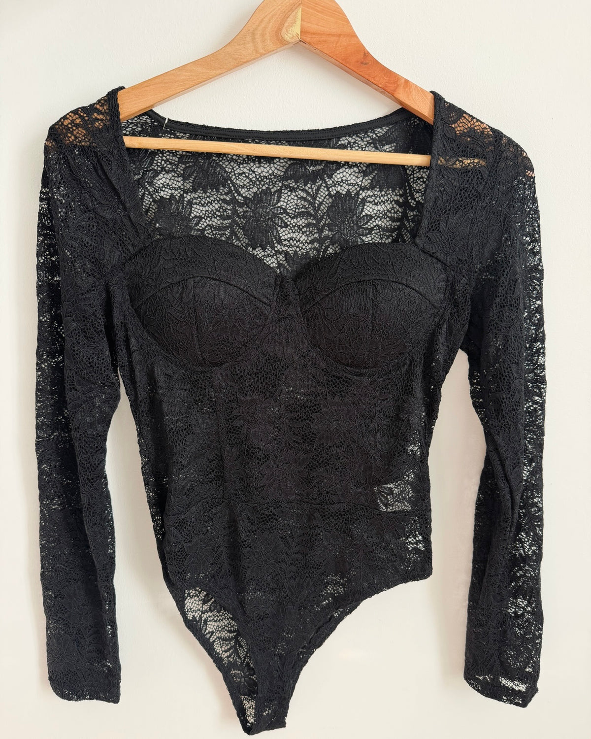 Body noir en dentelle à coques