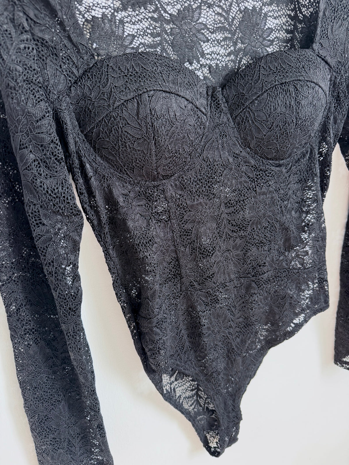 Body noir en dentelle à coques