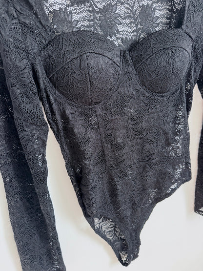 Body noir en dentelle à coques