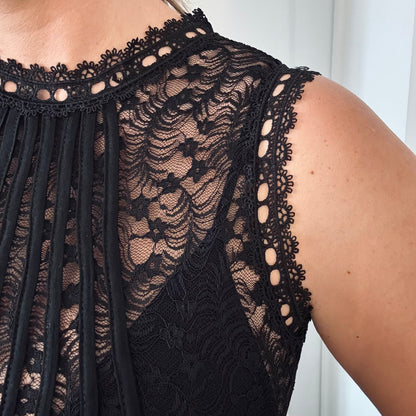 Body dentelle col montant – sans manches (noir ou blanc)