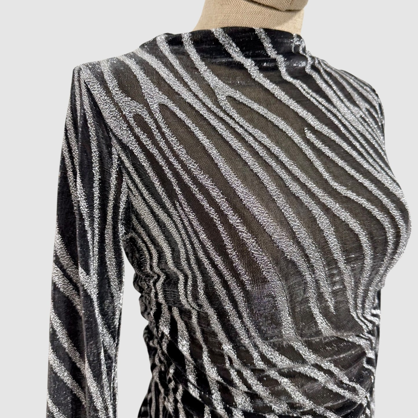 Top mesh zébré à fils métallisés – Col montant