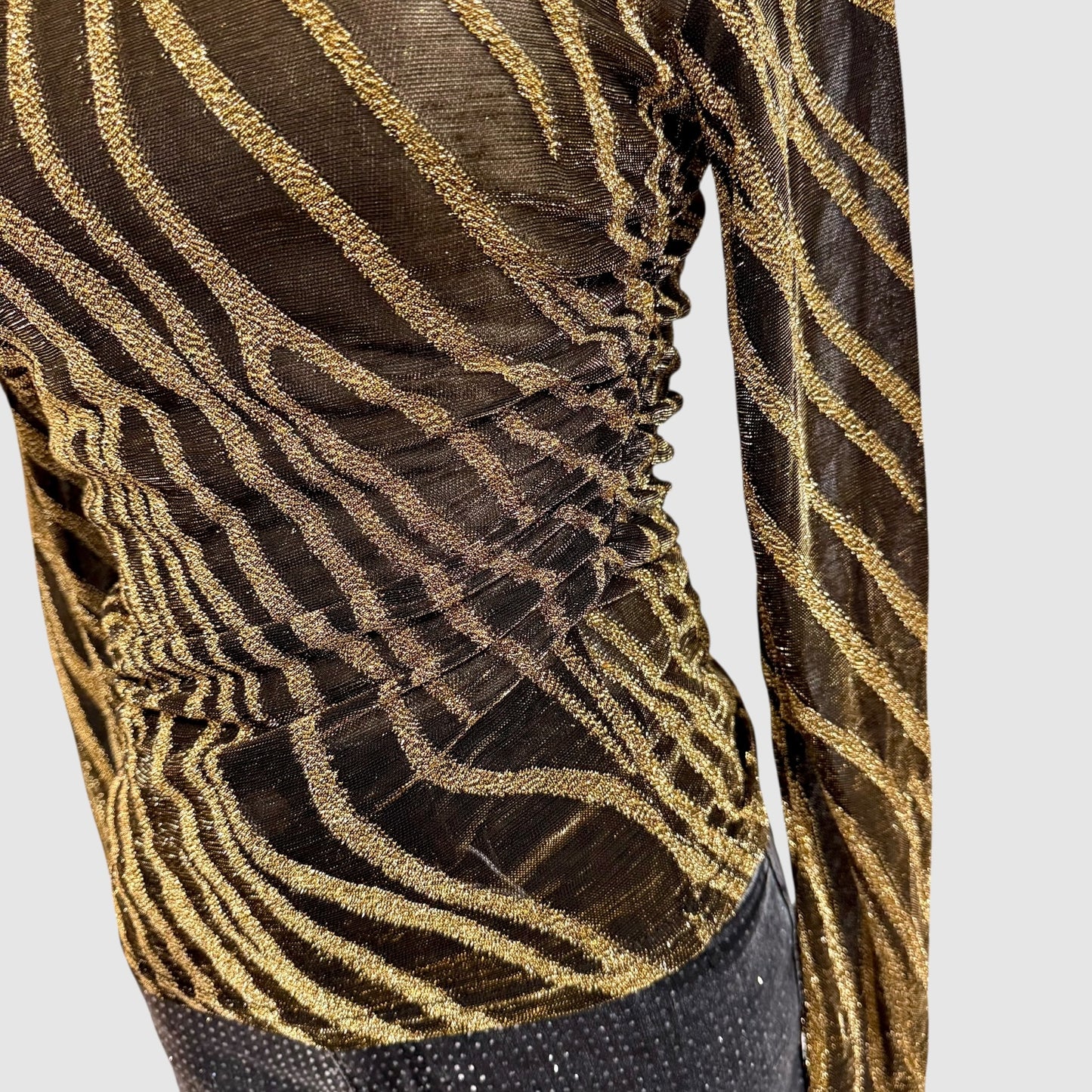 Top mesh zébré à fils métallisés – Col montant