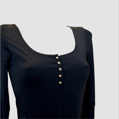 Body noir col rond à boutons – manches longues