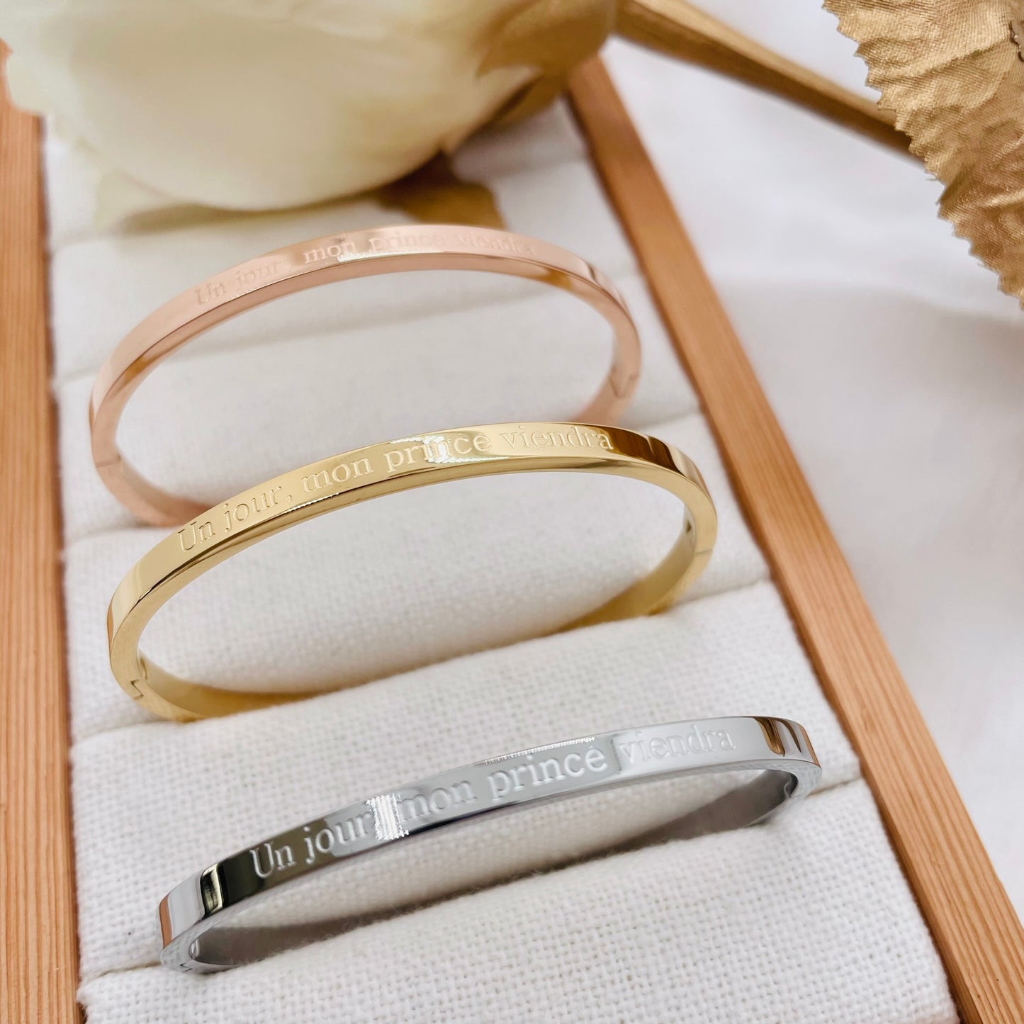 Bracelet message "UN JOUR MON PRINCE VIENDRA "
