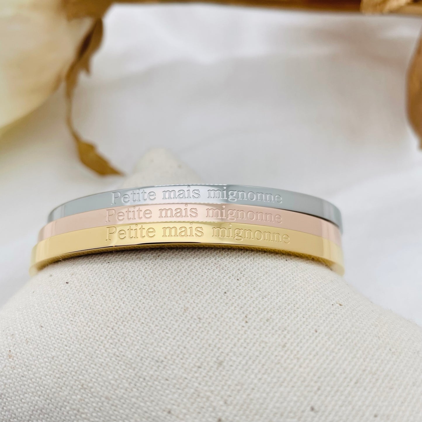 Bracelet message "PETITE MAIS MIGNONNE"
